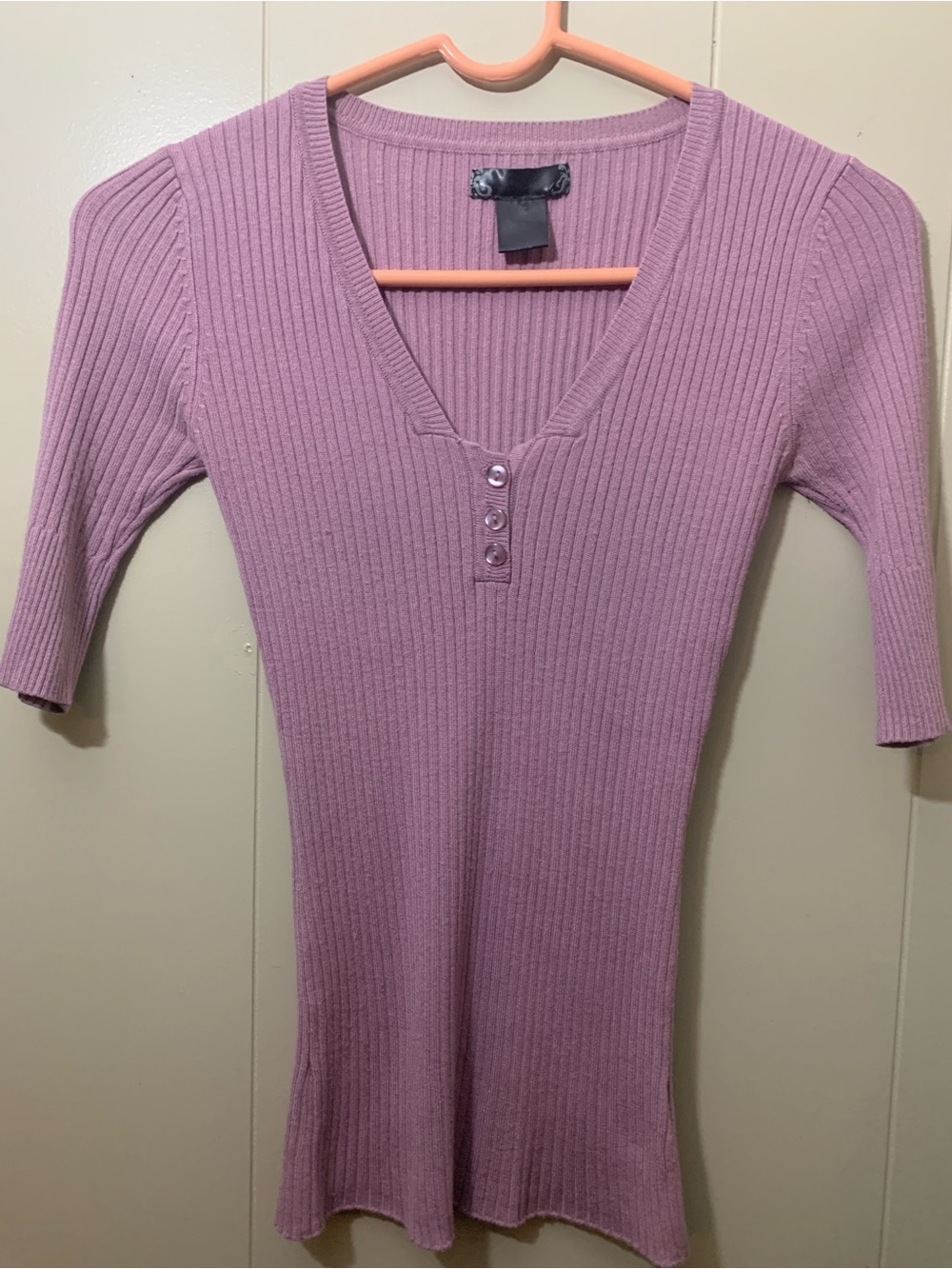 Juniors XS Ribbed V-Neck Button Knit Top in Dusty Mauve